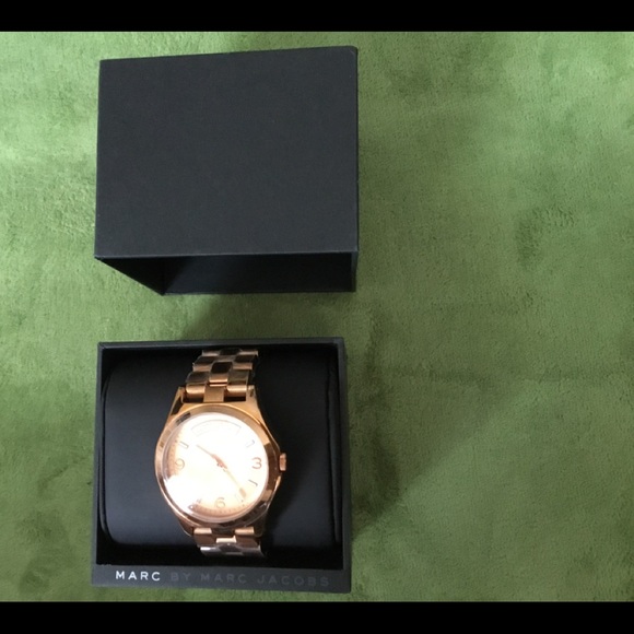 Marc Jacobs Baby Dave Rose Gold Women’s Big Watch - Picture 5 of 5